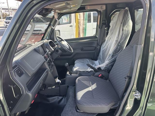 スーパーキャリイ Xリミテッド 4WD 4AT 特別仕様車 専用フロントガーニッシュ 専用サイドデカール LEDヘッドランプ&フォグランプベゼル(ブラック塗装)専用スチールホイール(ブラック塗装) 電動格納ドアミラー 届出済未使用車(6枚目)