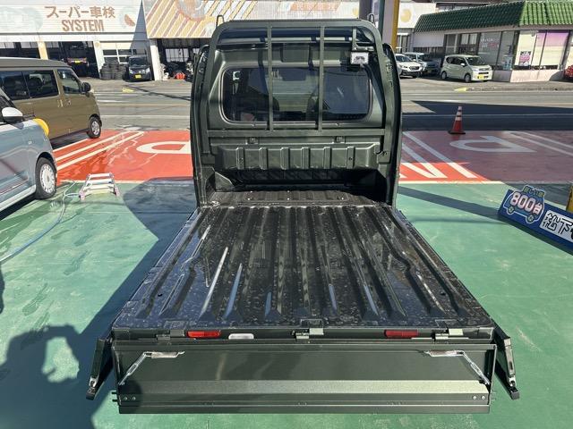 スーパーキャリイ Xリミテッド 4WD 4AT 特別仕様車 専用フロントガーニッシュ 専用サイドデカール LEDヘッドランプ&フォグランプベゼル(ブラック塗装)専用スチールホイール(ブラック塗装) 電動格納ドアミラー 届出済未使用車(9枚目)