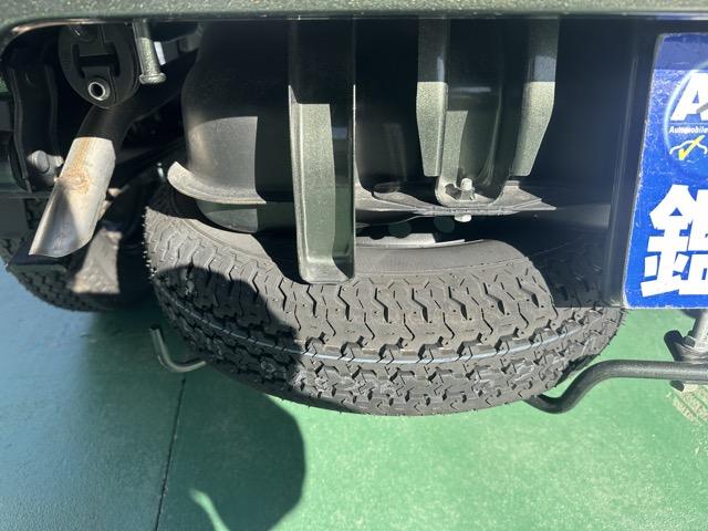 スーパーキャリイ Xリミテッド 4WD 4AT 特別仕様車 専用フロントガーニッシュ 専用サイドデカール LEDヘッドランプ&フォグランプベゼル(ブラック塗装)専用スチールホイール(ブラック塗装) 電動格納ドアミラー 届出済未使用車(10枚目)