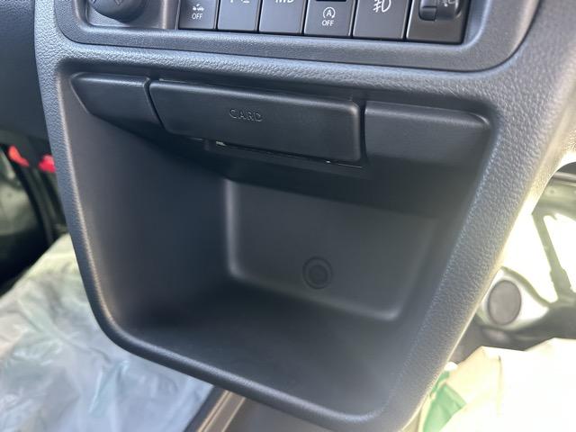 スーパーキャリイ Xリミテッド 4WD 4AT 特別仕様車 専用フロントガーニッシュ 専用サイドデカール LEDヘッドランプ&フォグランプベゼル(ブラック塗装)専用スチールホイール(ブラック塗装) 電動格納ドアミラー 届出済未使用車(19枚目)