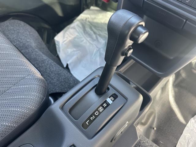 スーパーキャリイ Xリミテッド 4WD 4AT 特別仕様車 専用フロントガーニッシュ 専用サイドデカール LEDヘッドランプ&フォグランプベゼル(ブラック塗装)専用スチールホイール(ブラック塗装) 電動格納ドアミラー 届出済未使用車(20枚目)