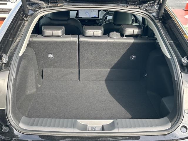 プリウス Z 4WD セーフティセンス LEDヘッドランプ ディスプレイオーディオ ETC2.0 デジタルインナーミラー パノラミックビュー パワーバックドア ステアリングヒーター シートヒーター&ベンチレーション(12枚目)