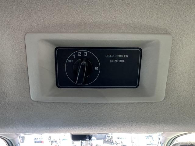 キャラバン ロングオーテックラインプラス　ディーゼル車　４ＷＤ　寒冷地仕様　スマートキー　ＬＥＤヘッドライト　両側スライドドア　フルオートエアコン　シートヒーター　アラウンドビューモニター　革巻きハンドル　フォグランプ　登録済未使用車（12枚目）