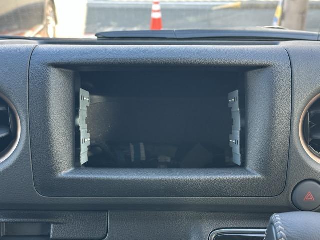 キャラバン ロングオーテックラインプラス　ディーゼル車　４ＷＤ　寒冷地仕様　スマートキー　ＬＥＤヘッドライト　両側スライドドア　フルオートエアコン　シートヒーター　アラウンドビューモニター　革巻きハンドル　フォグランプ　登録済未使用車（28枚目）