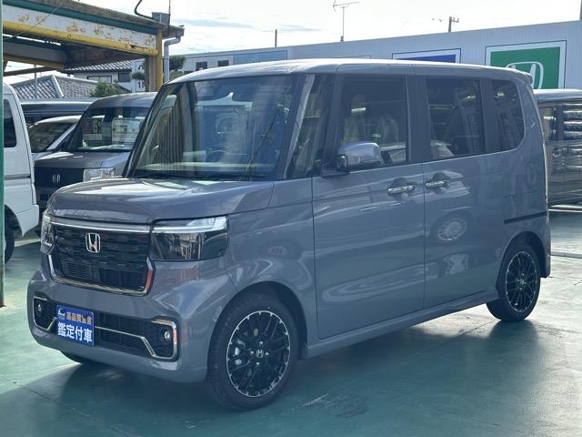 N-BOXカスタム ターボコーディネートスタイル ホンダセンシング LEDヘッドライト LEDフォグランプ 電子制御パーキングブレーキ オートブレーキホールド 両側パワースライドドア 本革巻ステライング 運転席・助手席シートヒーター 届出済未使用車(4枚目)