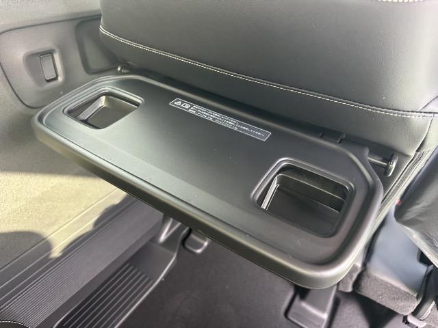 N-BOXカスタム ターボコーディネートスタイル ホンダセンシング LEDヘッドライト LEDフォグランプ 電子制御パーキングブレーキ オートブレーキホールド 両側パワースライドドア 本革巻ステライング 運転席・助手席シートヒーター 届出済未使用車(11枚目)