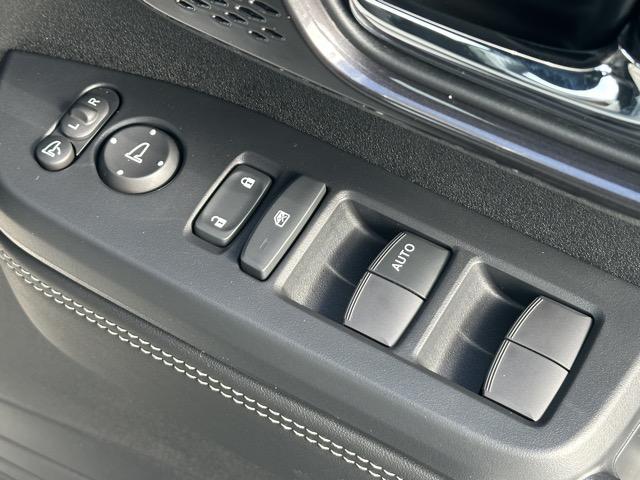 N-BOXカスタム ターボコーディネートスタイル ホンダセンシング LEDヘッドライト LEDフォグランプ 電子制御パーキングブレーキ オートブレーキホールド 両側パワースライドドア 本革巻ステライング 運転席・助手席シートヒーター 届出済未使用車(17枚目)