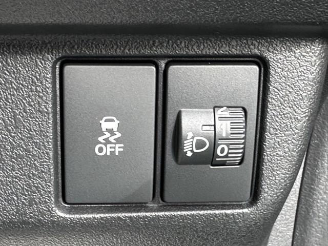 N-BOXカスタム ターボコーディネートスタイル ホンダセンシング LEDヘッドライト LEDフォグランプ 電子制御パーキングブレーキ オートブレーキホールド 両側パワースライドドア 本革巻ステライング 運転席・助手席シートヒーター 届出済未使用車(19枚目)