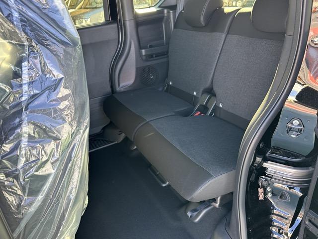 N-BOXカスタム ベースグレード 両側パワースライドドア スマートキー LEDヘッドライト フルオートエアコン シートヒーター USB充電ソケット ロールサンシェード シートバックテーブル 電気式パーキングブレーキ 届出済未使用車(7枚目)