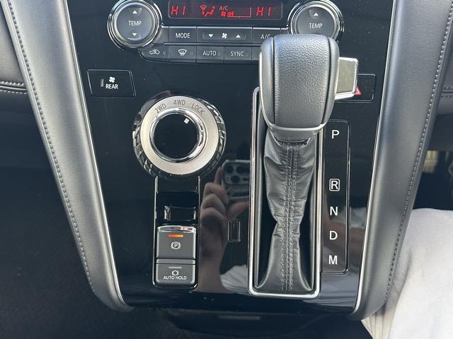 デリカD:5 P 8人乗り ナビ取付パッケージII 純正ナビゲーション アラウンドビューモニター スマートキー LEDヘッドライト 両側パワースライドドア フルオートエアコン シートヒーター パワーバックドア(29枚目)