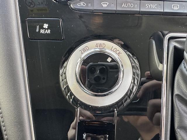 デリカD:5 P 8人乗り ナビ取付パッケージII 純正ナビゲーション アラウンドビューモニター スマートキー LEDヘッドライト 両側パワースライドドア フルオートエアコン シートヒーター パワーバックドア(31枚目)