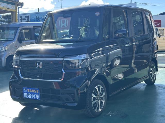 N-BOXカスタム ベースグレード 両側パワースライドドア スマートキー LEDヘッドライト フルオートエアコン シートヒーター USB充電ソケット ロールサンシェード シートバックテーブル 電気式パーキングブレーキ 届出済未使用車(4枚目)