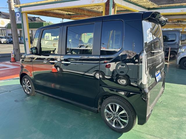 N-BOXカスタム ベースグレード 両側パワースライドドア スマートキー LEDヘッドライト フルオートエアコン シートヒーター USB充電ソケット ロールサンシェード シートバックテーブル 電気式パーキングブレーキ 届出済未使用車(5枚目)