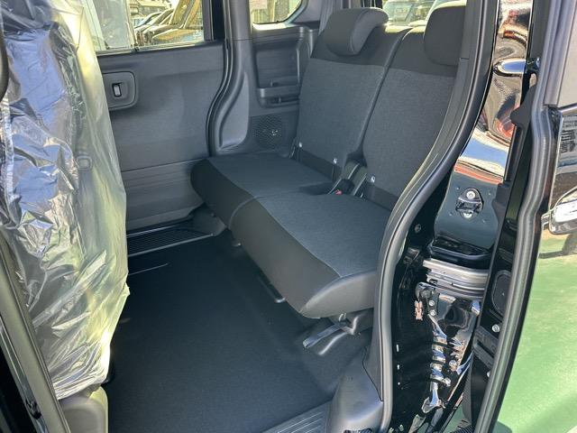 N-BOXカスタム ベースグレード 両側パワースライドドア スマートキー LEDヘッドライト フルオートエアコン シートヒーター USB充電ソケット ロールサンシェード シートバックテーブル 電気式パーキングブレーキ 届出済未使用車(7枚目)