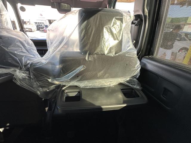 N-BOXカスタム ベースグレード 両側パワースライドドア スマートキー LEDヘッドライト フルオートエアコン シートヒーター USB充電ソケット ロールサンシェード シートバックテーブル 電気式パーキングブレーキ 届出済未使用車(11枚目)