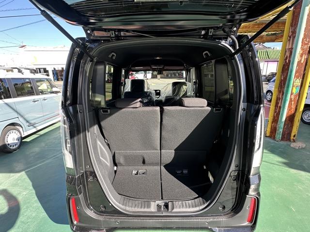 N-BOXカスタム ベースグレード 両側パワースライドドア スマートキー LEDヘッドライト フルオートエアコン シートヒーター USB充電ソケット ロールサンシェード シートバックテーブル 電気式パーキングブレーキ 届出済未使用車(14枚目)