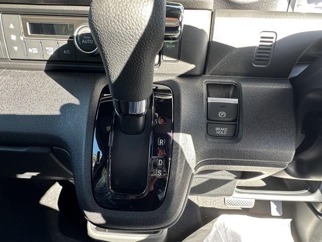 N-BOXカスタム ベースグレード 両側パワースライドドア スマートキー LEDヘッドライト フルオートエアコン シートヒーター USB充電ソケット ロールサンシェード シートバックテーブル 電気式パーキングブレーキ 届出済未使用車(21枚目)