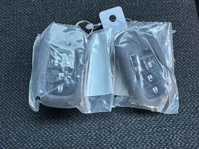 N-BOXカスタム ベースグレード 両側パワースライドドア スマートキー LEDヘッドライト フルオートエアコン シートヒーター USB充電ソケット ロールサンシェード シートバックテーブル 電気式パーキングブレーキ 届出済未使用車(25枚目)