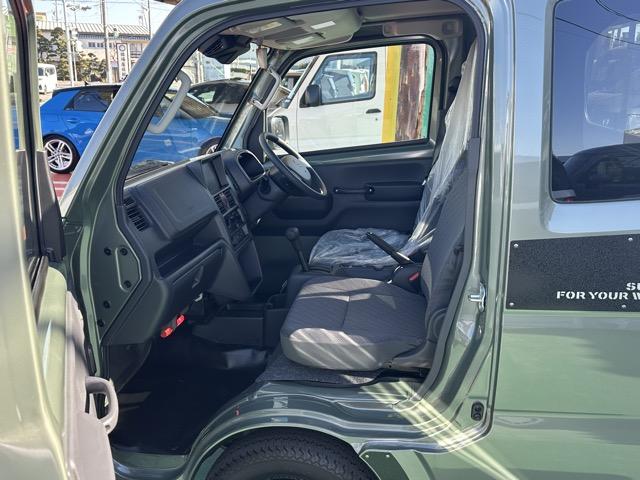 スーパーキャリイ Xリミテッド 4WD 4AT 特別仕様車 専用フロントガーニッシュ 専用サイドデカール LEDヘッドランプ&フォグランプベゼル(ブラック塗装)専用スチールホイール(ブラック塗装) 電動格納ドアミラー 届出済未使用車(6枚目)