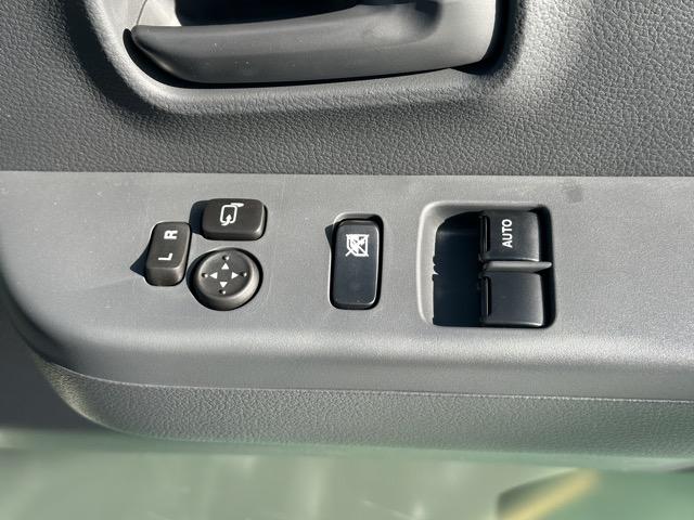 スーパーキャリイ Xリミテッド 4WD 4AT 特別仕様車 専用フロントガーニッシュ 専用サイドデカール LEDヘッドランプ&フォグランプベゼル(ブラック塗装)専用スチールホイール(ブラック塗装) 電動格納ドアミラー 届出済未使用車(18枚目)