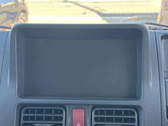 スーパーキャリイ Xリミテッド 4WD 4AT 特別仕様車 専用フロントガーニッシュ 専用サイドデカール LEDヘッドランプ&フォグランプベゼル(ブラック塗装)専用スチールホイール(ブラック塗装) 電動格納ドアミラー 届出済未使用車(19枚目)