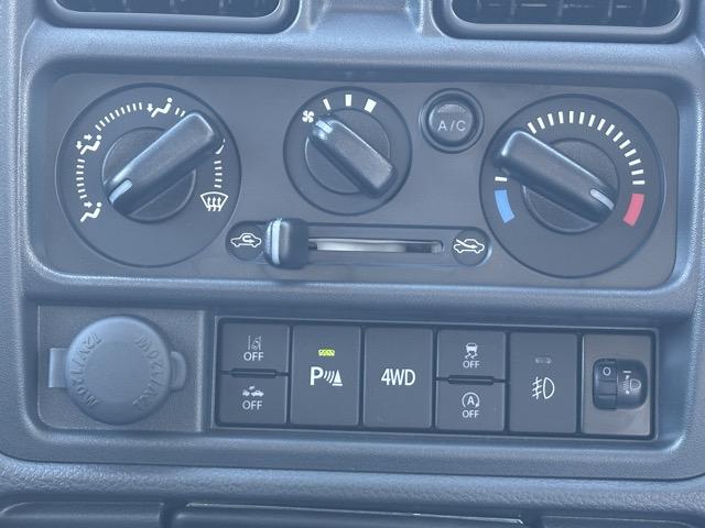 スーパーキャリイ Xリミテッド 4WD 4AT 特別仕様車 専用フロントガーニッシュ 専用サイドデカール LEDヘッドランプ&フォグランプベゼル(ブラック塗装)専用スチールホイール(ブラック塗装) 電動格納ドアミラー 届出済未使用車(20枚目)