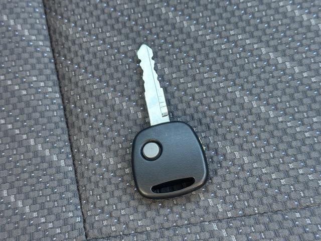 スーパーキャリイ Xリミテッド 4WD 4AT 特別仕様車 専用フロントガーニッシュ 専用サイドデカール LEDヘッドランプ&フォグランプベゼル(ブラック塗装)専用スチールホイール(ブラック塗装) 電動格納ドアミラー 届出済未使用車(25枚目)