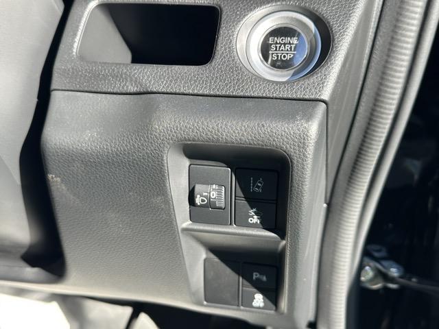 N-VAN ファン 2WD CVT ホンダセンシング フルLEDヘッドライト 運転席用&助手席用i-SRSエアバッグシステム 充電用USBジャック スマートキー アクセサリーソケット(DC12V) 届出済未使用車(18枚目)