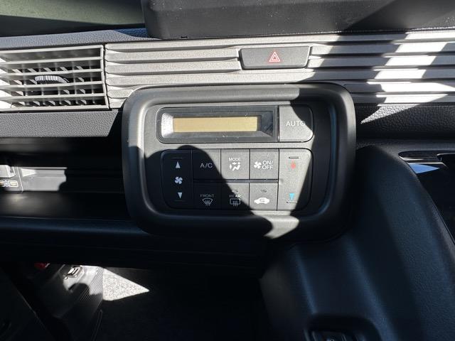 N-VAN ファン 2WD CVT ホンダセンシング フルLEDヘッドライト 運転席用&助手席用i-SRSエアバッグシステム 充電用USBジャック スマートキー アクセサリーソケット(DC12V) 届出済未使用車(20枚目)