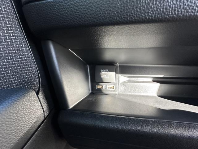 N-VAN ファン 2WD CVT ホンダセンシング フルLEDヘッドライト 運転席用&助手席用i-SRSエアバッグシステム 充電用USBジャック スマートキー アクセサリーソケット(DC12V) 届出済未使用車(22枚目)