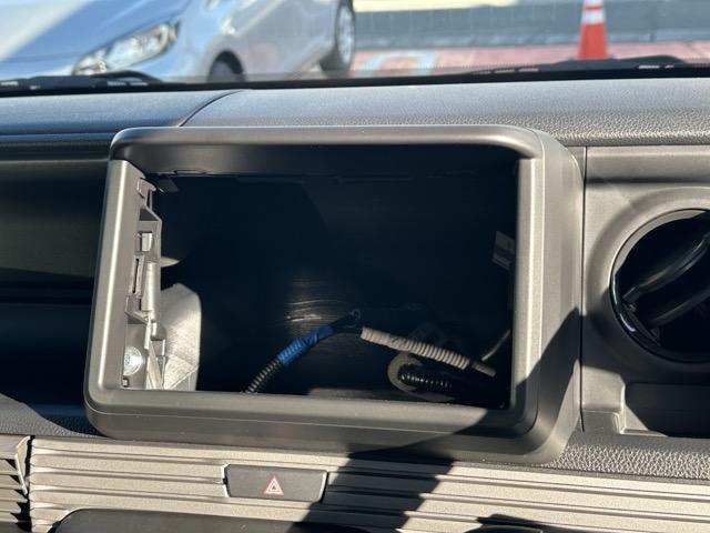 N-VAN ファン 2WD CVT ホンダセンシング フルLEDヘッドライト 運転席用&助手席用i-SRSエアバッグシステム 充電用USBジャック スマートキー アクセサリーソケット(DC12V) 届出済未使用車(19枚目)