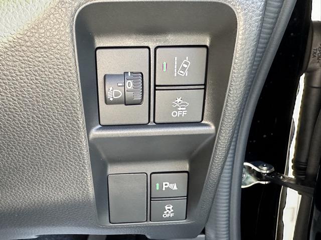 N-VAN ファン 2WD CVT ホンダセンシング フルLEDヘッドライト 運転席用&助手席用i-SRSエアバッグシステム 充電用USBジャック スマートキー アクセサリーソケット(DC12V) 届出済未使用車(26枚目)