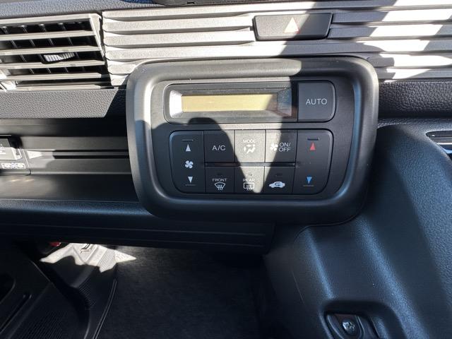 N-VAN ファン 2WD CVT ホンダセンシング フルLEDヘッドライト 運転席用&助手席用i-SRSエアバッグシステム 充電用USBジャック スマートキー アクセサリーソケット(DC12V) 届出済未使用車(21枚目)