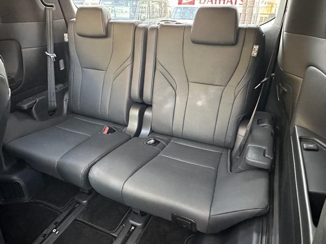 アルファードハイブリッド Ｚ　走行距離８，６５８ｋｍ　セーフティセンス　ユニバーサルステップ　左右独立ムーンルーフ　ディスプレイオーディオ　パノラミックビュー　シートヒーター＆ベンチレーション　ステアリングヒーター　おくだけ充電（13枚目）