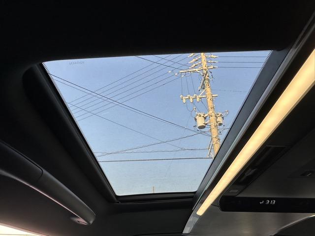 アルファードハイブリッド Ｚ　走行距離８，６５８ｋｍ　セーフティセンス　ユニバーサルステップ　左右独立ムーンルーフ　ディスプレイオーディオ　パノラミックビュー　シートヒーター＆ベンチレーション　ステアリングヒーター　おくだけ充電（15枚目）