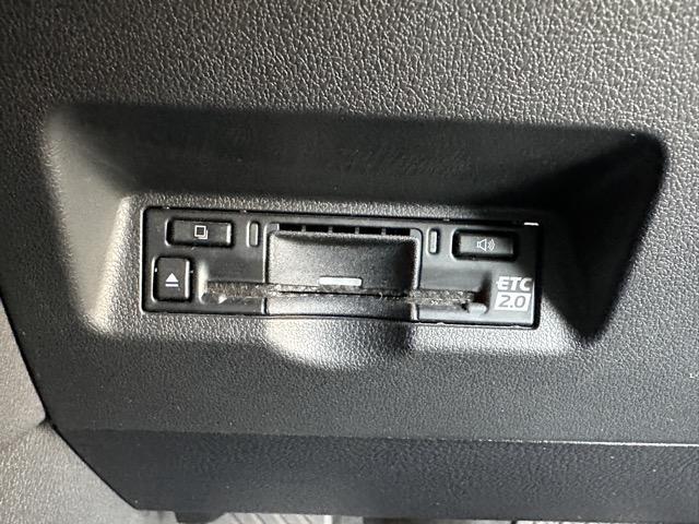 アルファードハイブリッド Ｚ　走行距離８，６５８ｋｍ　セーフティセンス　ユニバーサルステップ　左右独立ムーンルーフ　ディスプレイオーディオ　パノラミックビュー　シートヒーター＆ベンチレーション　ステアリングヒーター　おくだけ充電（31枚目）