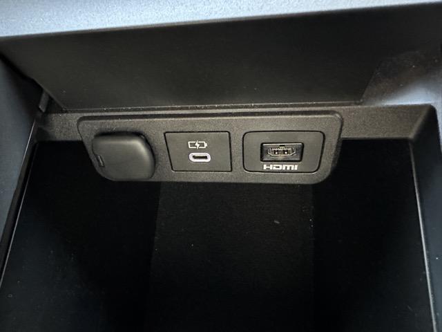 アルファードハイブリッド Ｚ　走行距離８，６５８ｋｍ　セーフティセンス　ユニバーサルステップ　左右独立ムーンルーフ　ディスプレイオーディオ　パノラミックビュー　シートヒーター＆ベンチレーション　ステアリングヒーター　おくだけ充電（41枚目）