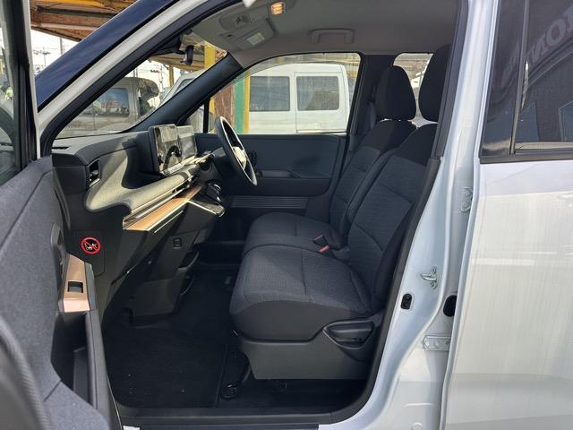 サクラ G ニッサンコネクトナビ アラウンドビューモニター エマージェンシーブレーキ プロパイロット LEDヘッドランプ シートヒーター ステアリングヒーター スマートキー 充電ケーブル付属(6枚目)