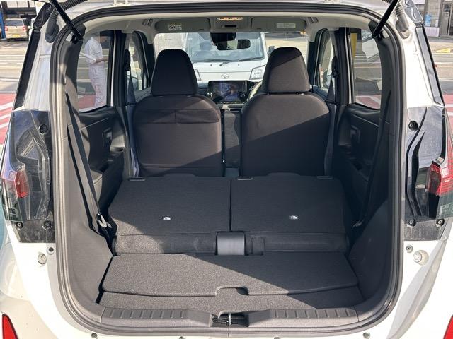 サクラ G ニッサンコネクトナビ アラウンドビューモニター エマージェンシーブレーキ プロパイロット LEDヘッドランプ シートヒーター ステアリングヒーター スマートキー 充電ケーブル付属(12枚目)