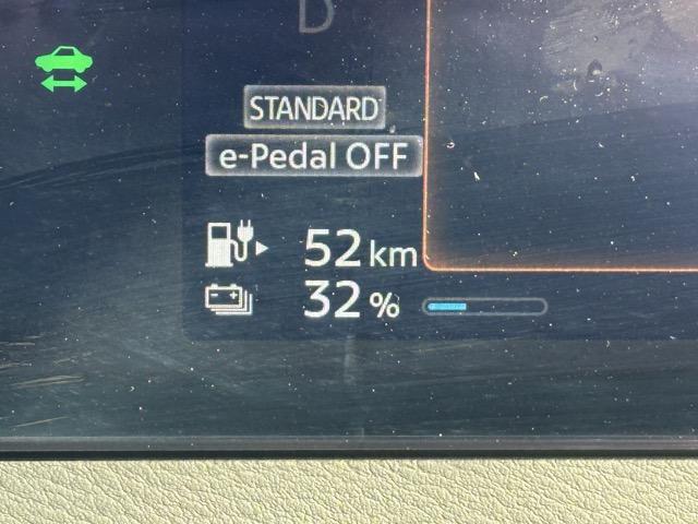 サクラ G ニッサンコネクトナビ アラウンドビューモニター エマージェンシーブレーキ プロパイロット LEDヘッドランプ シートヒーター ステアリングヒーター スマートキー 充電ケーブル付属(28枚目)