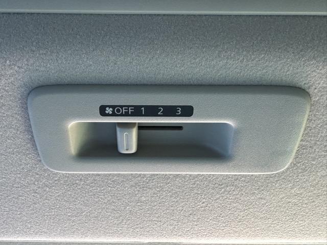 ルークス Ｘ　快適パック　エマージェンシーブレーキ　アラウンドビューモニター　ＬＥＤヘッドランプ　パワースライドドア　リヤシーリングファン　ロールサンシェード　パーソナルテーブル　ＵＳＢ電源ポート　届出済未使用車（10枚目）