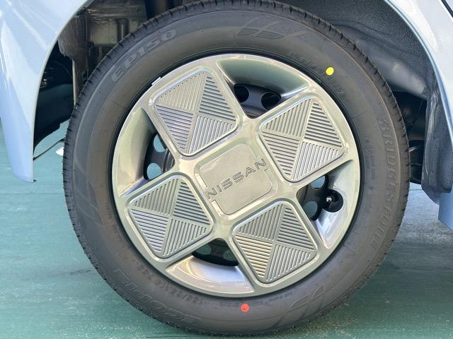 ルークス Ｘ　快適パック　エマージェンシーブレーキ　アラウンドビューモニター　ＬＥＤヘッドランプ　パワースライドドア　リヤシーリングファン　ロールサンシェード　パーソナルテーブル　ＵＳＢ電源ポート　届出済未使用車（17枚目）