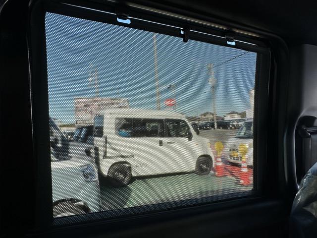 Ｎ－ＢＯＸカスタム ベースグレード　ホンダセンシング　ＬＥＤヘッドランプ　パワースライドドア　電子制御パーキングブレーキ　オートブレーキホールド機能　運転席・助手席シートヒーター　ロールサンシェード　スマートキー　届出済未使用車（10枚目）