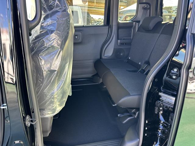 Ｎ－ＢＯＸカスタム ベースグレード　ホンダセンシング　ＬＥＤヘッドランプ　パワースライドドア　電子制御パーキングブレーキ　オートブレーキホールド機能　運転席・助手席シートヒーター　ロールサンシェード　スマートキー　届出済未使用車（7枚目）