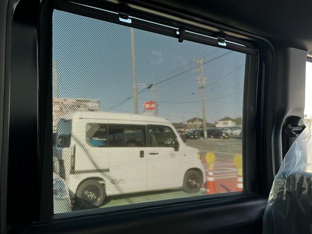 Ｎ－ＢＯＸカスタム ベースグレード　ホンダセンシング　ＬＥＤヘッドランプ　パワースライドドア　電子制御パーキングブレーキ　オートブレーキホールド機能　運転席・助手席シートヒーター　ロールサンシェード　スマートキー　届出済未使用車（10枚目）