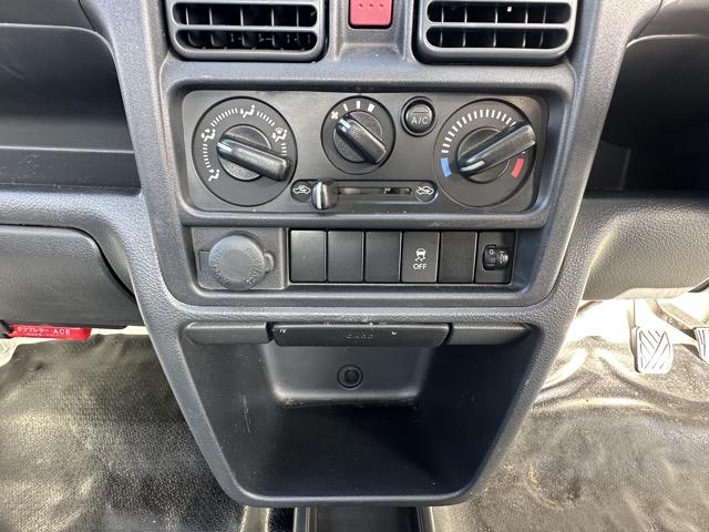 �[�ԑO�ɁA�ꑮ�̃N���[�j���O�X�^�b�t���A�s�b�J�s�J�ɃN���[�j���O���Ĕ[�Ԃ������܂��I�������A�s�b�J�s�J�̏�Ԃł��n������N���[�j���O��p���x�����z�Ɋ܂܂�Ă��܂��I