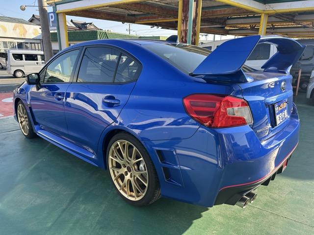 ＷＲＸ ＳＴＩ ＥＪ２０　ファイナルエディション　フルパッケージ　走行距離４，１９４ｋｍ　ＡＷＤ　６ＭＴ　特別仕様車　５５５台限定車　ＥＪ２０最終型　ＲＥＣＡＲＯシート　ｂｒｅｍｂｏ製ブレーキ　ＢＢＳ製鍛造１９インチＡＷ　純正ナビ・バック＆サイド＆フロンドビュー（5枚目）
