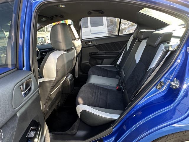 ＷＲＸ ＳＴＩ ＥＪ２０　ファイナルエディション　フルパッケージ　走行距離４，１９４ｋｍ　ＡＷＤ　６ＭＴ　特別仕様車　５５５台限定車　ＥＪ２０最終型　ＲＥＣＡＲＯシート　ｂｒｅｍｂｏ製ブレーキ　ＢＢＳ製鍛造１９インチＡＷ　純正ナビ・バック＆サイド＆フロンドビュー（8枚目）