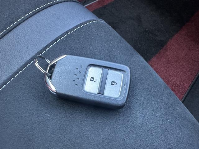 Ｓ６６０ モデューロＸ　６ＭＴ　シティーブレーキアクティブシステム　センターディスプレー　チタン製シフト　アルカンターラ×本革巻ステアリング　スポーツレザーシート　シートヒーター　ＭｏｄｕｌｏＸ専用インテリア＆エクステリア（25枚目）