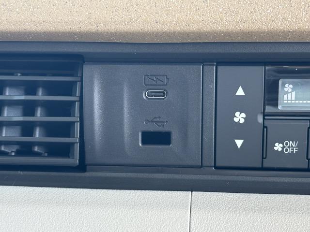 Ｎ－ＢＯＸ ベースグレード　走行距離１０９ｋｍ　ホンダセンシング　ＬＥＤヘッドライト　パワースライドドア　電子制御パーキングブレーキ　オートブレーキホールド機能　運転席・助手席シートヒーター　ロールサンシェード　ディーラー試乗車（23枚目）